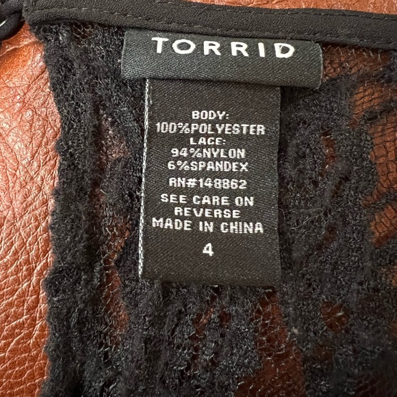 Torrid Black Hi-Lo Lace Shoulders V-Neck Long Sleeve Tunic Blouse 4X - Picture 2 of 9